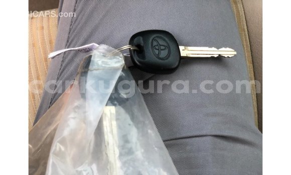 Acheter Import Voiture Toyota Yaris Blanc à Import - Dubai, Bujumbura Acheter Import Voiture Toyota Yaris Blanc à Import - Dubai, Bujumbura