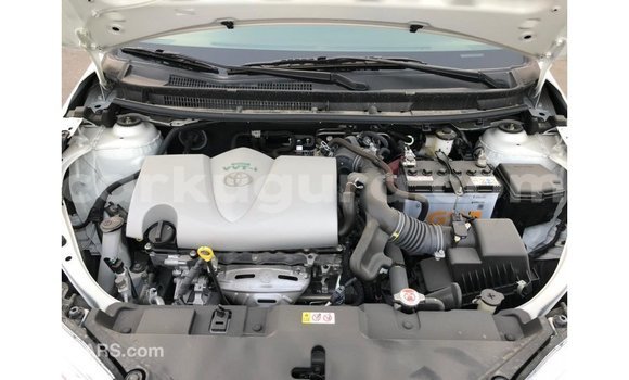 Acheter Import Voiture Toyota Yaris Blanc à Import - Dubai, Bujumbura Acheter Import Voiture Toyota Yaris Blanc à Import - Dubai, Bujumbura