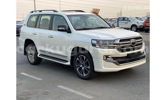 Nunua Imported Toyota Land Cruiser Nyeupe Gari ndani ya Import - Dubai nchini Bujumbura Nunua Imported Toyota Land Cruiser Nyeupe Gari ndani ya Import - Dubai nchini Bujumbura