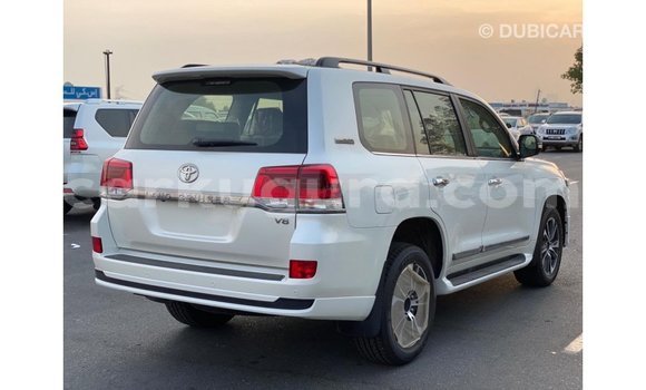 Nunua Imported Toyota Land Cruiser Nyeupe Gari ndani ya Import - Dubai nchini Bujumbura Nunua Imported Toyota Land Cruiser Nyeupe Gari ndani ya Import - Dubai nchini Bujumbura