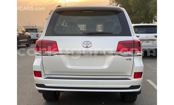 Nunua Imported Toyota Land Cruiser Nyeupe Gari ndani ya Import - Dubai nchini Bujumbura Nunua Imported Toyota Land Cruiser Nyeupe Gari ndani ya Import - Dubai nchini Bujumbura