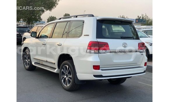 Nunua Imported Toyota Land Cruiser Nyeupe Gari ndani ya Import - Dubai nchini Bujumbura Nunua Imported Toyota Land Cruiser Nyeupe Gari ndani ya Import - Dubai nchini Bujumbura