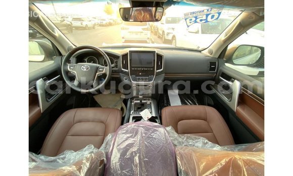 Nunua Imported Toyota Land Cruiser Nyeupe Gari ndani ya Import - Dubai nchini Bujumbura Nunua Imported Toyota Land Cruiser Nyeupe Gari ndani ya Import - Dubai nchini Bujumbura
