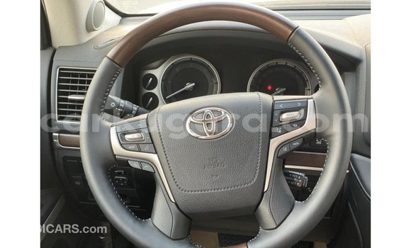 Nunua Imported Toyota Land Cruiser Nyeupe Gari ndani ya Import - Dubai nchini Bujumbura Nunua Imported Toyota Land Cruiser Nyeupe Gari ndani ya Import - Dubai nchini Bujumbura