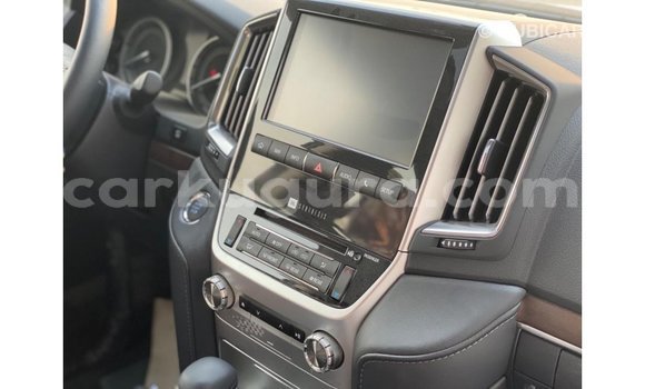 Nunua Imported Toyota Land Cruiser Nyeupe Gari ndani ya Import - Dubai nchini Bujumbura Nunua Imported Toyota Land Cruiser Nyeupe Gari ndani ya Import - Dubai nchini Bujumbura