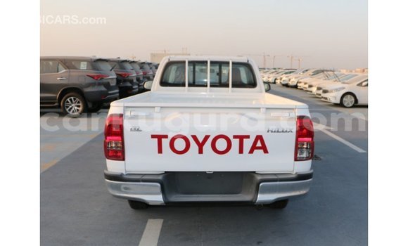 Nunua Imported Toyota Hilux Nyeupe Gari ndani ya Import - Dubai nchini Bujumbura Nunua Imported Toyota Hilux Nyeupe Gari ndani ya Import - Dubai nchini Bujumbura