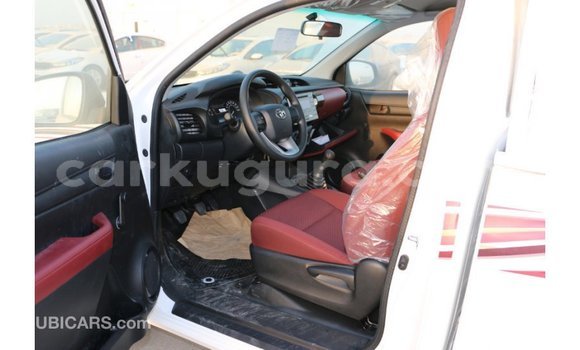 Acheter Import Voiture Toyota Hilux Blanc à Import - Dubai, Bujumbura Acheter Import Voiture Toyota Hilux Blanc à Import - Dubai, Bujumbura