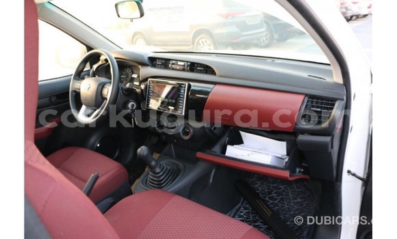 Nunua Imported Toyota Hilux Nyeupe Gari ndani ya Import - Dubai nchini Bujumbura Nunua Imported Toyota Hilux Nyeupe Gari ndani ya Import - Dubai nchini Bujumbura