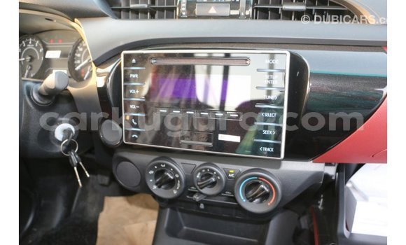 Nunua Imported Toyota Hilux Nyeupe Gari ndani ya Import - Dubai nchini Bujumbura Nunua Imported Toyota Hilux Nyeupe Gari ndani ya Import - Dubai nchini Bujumbura