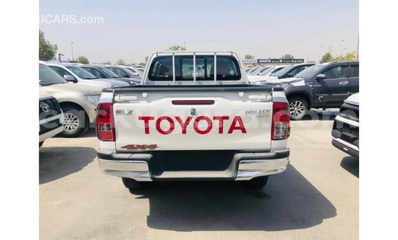 Acheter Import Voiture Toyota Hilux Blanc à Import - Dubai, Bujumbura Acheter Import Voiture Toyota Hilux Blanc à Import - Dubai, Bujumbura