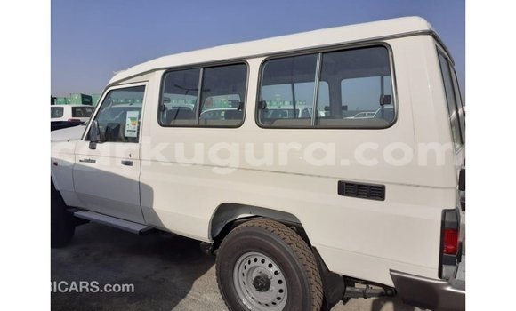 Buy Import Toyota Land Cruiser White Car in Import - Dubai in Bujumbura Buy Import Toyota Land Cruiser White Car in Import - Dubai in Bujumbura