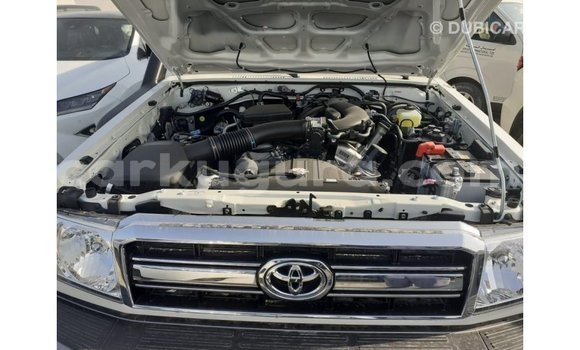 Buy Import Toyota Land Cruiser White Car in Import - Dubai in Bujumbura Buy Import Toyota Land Cruiser White Car in Import - Dubai in Bujumbura