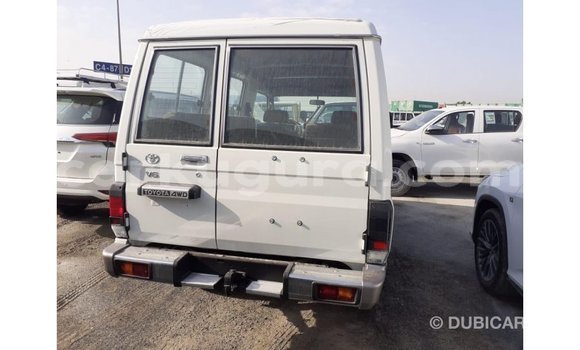 Buy Import Toyota Land Cruiser White Car in Import - Dubai in Bujumbura Buy Import Toyota Land Cruiser White Car in Import - Dubai in Bujumbura
