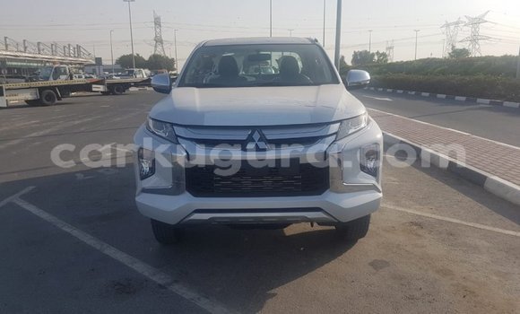 Acheter Import Voiture Mitsubishi L200 Blanc à Import - Dubai, Bujumbura