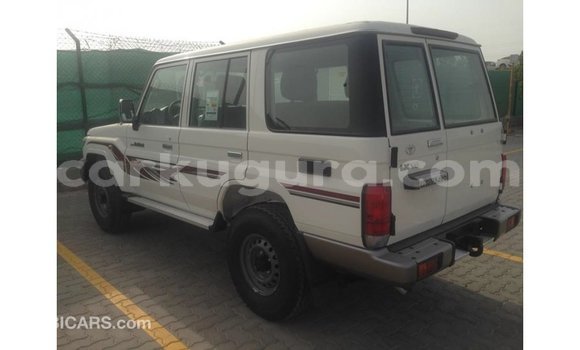 Buy Import Toyota Land Cruiser White Car in Import - Dubai in Bujumbura Buy Import Toyota Land Cruiser White Car in Import - Dubai in Bujumbura