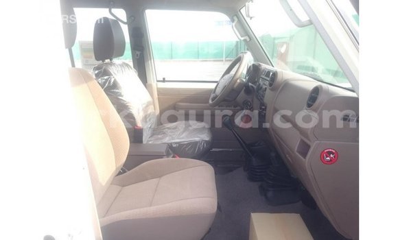 Buy Import Toyota Land Cruiser White Car in Import - Dubai in Bujumbura Buy Import Toyota Land Cruiser White Car in Import - Dubai in Bujumbura