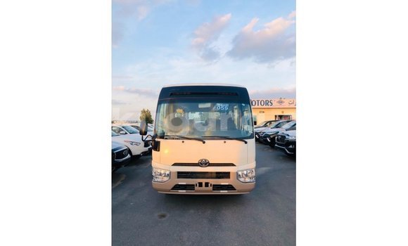 Acheter Import Voiture Toyota Coaster Blanc à Import - Dubai, Bujumbura