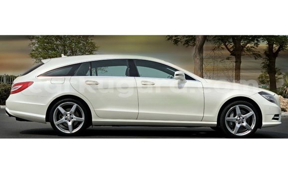 Buy Import Mercedes-Benz 190 White Car in Import - Dubai in Bujumbura Buy Import Mercedes-Benz 190 White Car in Import - Dubai in Bujumbura