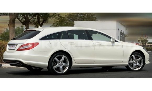 Buy Import Mercedes-Benz 190 White Car in Import - Dubai in Bujumbura Buy Import Mercedes-Benz 190 White Car in Import - Dubai in Bujumbura