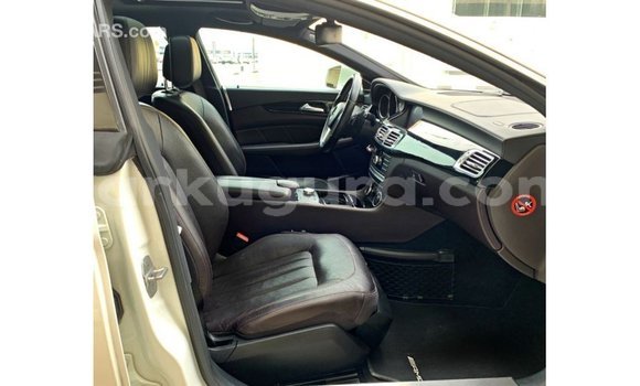 Buy Import Mercedes-Benz 190 White Car in Import - Dubai in Bujumbura Buy Import Mercedes-Benz 190 White Car in Import - Dubai in Bujumbura