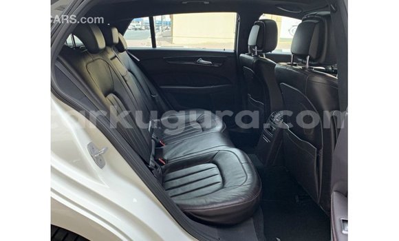 Buy Import Mercedes-Benz 190 White Car in Import - Dubai in Bujumbura Buy Import Mercedes-Benz 190 White Car in Import - Dubai in Bujumbura