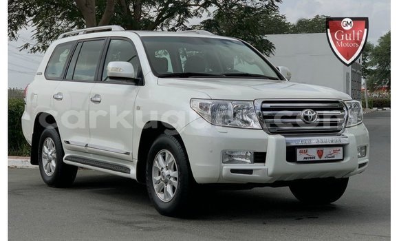 Nunua Imported Toyota Land Cruiser Nyeupe Gari ndani ya Import - Dubai nchini Bujumbura Nunua Imported Toyota Land Cruiser Nyeupe Gari ndani ya Import - Dubai nchini Bujumbura