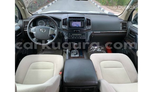 Nunua Imported Toyota Land Cruiser Nyeupe Gari ndani ya Import - Dubai nchini Bujumbura Nunua Imported Toyota Land Cruiser Nyeupe Gari ndani ya Import - Dubai nchini Bujumbura