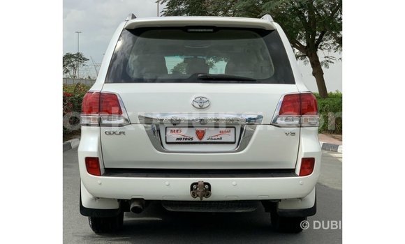 Nunua Imported Toyota Land Cruiser Nyeupe Gari ndani ya Import - Dubai nchini Bujumbura Nunua Imported Toyota Land Cruiser Nyeupe Gari ndani ya Import - Dubai nchini Bujumbura