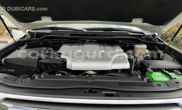 Nunua Imported Toyota Land Cruiser Nyeupe Gari ndani ya Import - Dubai nchini Bujumbura Nunua Imported Toyota Land Cruiser Nyeupe Gari ndani ya Import - Dubai nchini Bujumbura
