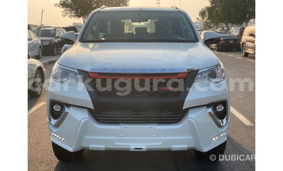Acheter Import Voiture Toyota Fortuner Blanc à Import - Dubai, Bujumbura Acheter Import Voiture Toyota Fortuner Blanc à Import - Dubai, Bujumbura