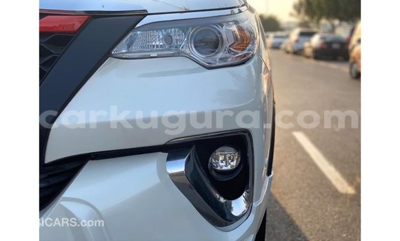 Acheter Import Voiture Toyota Fortuner Blanc à Import - Dubai, Bujumbura Acheter Import Voiture Toyota Fortuner Blanc à Import - Dubai, Bujumbura