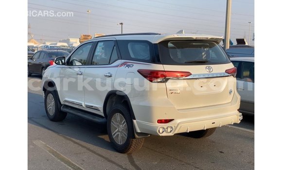 Acheter Import Voiture Toyota Fortuner Blanc à Import - Dubai, Bujumbura Acheter Import Voiture Toyota Fortuner Blanc à Import - Dubai, Bujumbura