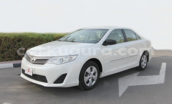 Acheter Import Voiture Toyota Camry Blanc à Import - Dubai, Bujumbura