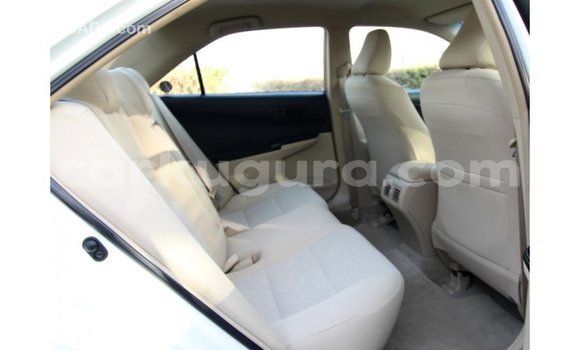 Nunua Imported Toyota Camry Nyeupe Gari ndani ya Import - Dubai nchini Bujumbura Nunua Imported Toyota Camry Nyeupe Gari ndani ya Import - Dubai nchini Bujumbura