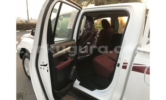 Acheter Import Voiture Toyota Hilux Blanc à Import - Dubai, Bujumbura Acheter Import Voiture Toyota Hilux Blanc à Import - Dubai, Bujumbura