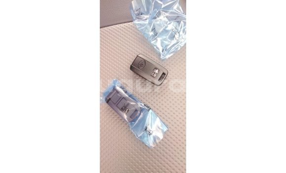 Nunua Imported Toyota Land Cruiser Nyeupe Gari ndani ya Import - Dubai nchini Bujumbura Nunua Imported Toyota Land Cruiser Nyeupe Gari ndani ya Import - Dubai nchini Bujumbura