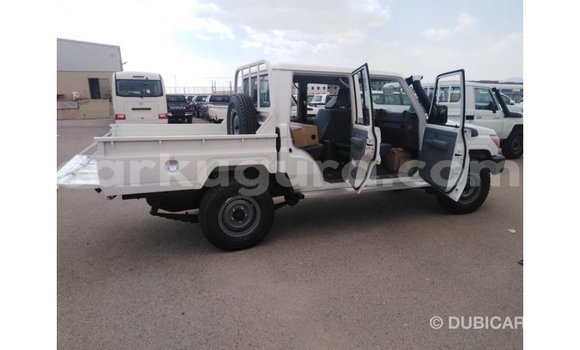 Nunua Imported Toyota Land Cruiser Nyeupe Gari ndani ya Import - Dubai nchini Bujumbura Nunua Imported Toyota Land Cruiser Nyeupe Gari ndani ya Import - Dubai nchini Bujumbura