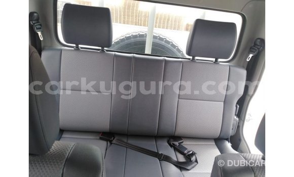 Nunua Imported Toyota Land Cruiser Nyeupe Gari ndani ya Import - Dubai nchini Bujumbura Nunua Imported Toyota Land Cruiser Nyeupe Gari ndani ya Import - Dubai nchini Bujumbura