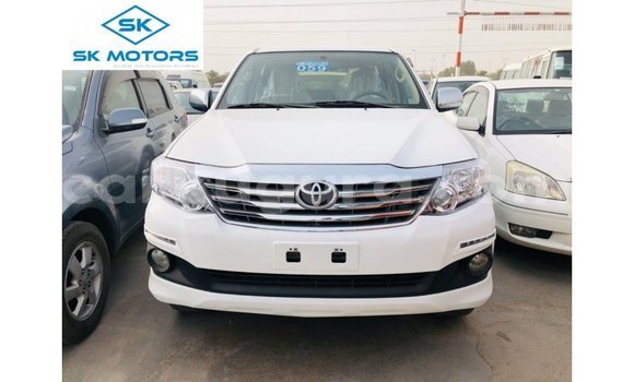 Acheter Import Voiture Toyota Fortuner Blanc à Import - Dubai, Bujumbura Acheter Import Voiture Toyota Fortuner Blanc à Import - Dubai, Bujumbura