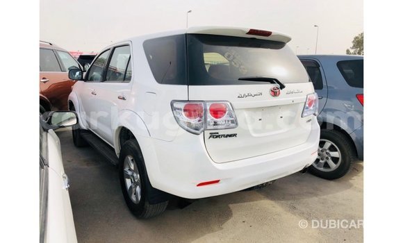 Acheter Import Voiture Toyota Fortuner Blanc à Import - Dubai, Bujumbura Acheter Import Voiture Toyota Fortuner Blanc à Import - Dubai, Bujumbura