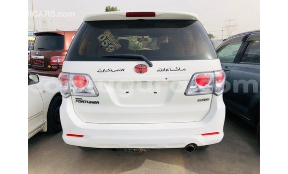 Acheter Import Voiture Toyota Fortuner Blanc à Import - Dubai, Bujumbura Acheter Import Voiture Toyota Fortuner Blanc à Import - Dubai, Bujumbura