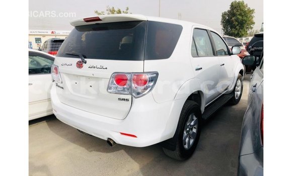 Acheter Import Voiture Toyota Fortuner Blanc à Import - Dubai, Bujumbura Acheter Import Voiture Toyota Fortuner Blanc à Import - Dubai, Bujumbura