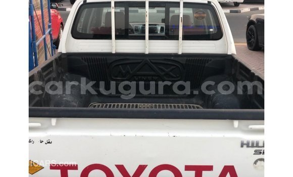 Acheter Import Voiture Toyota Hilux Blanc à Import - Dubai, Bujumbura Acheter Import Voiture Toyota Hilux Blanc à Import - Dubai, Bujumbura