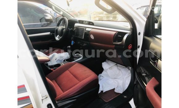 Nunua Imported Toyota Hilux Nyeupe Gari ndani ya Import - Dubai nchini Bujumbura Nunua Imported Toyota Hilux Nyeupe Gari ndani ya Import - Dubai nchini Bujumbura