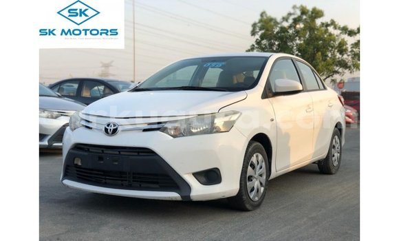 Acheter Import Voiture Toyota Yaris Blanc à Import - Dubai, Bujumbura