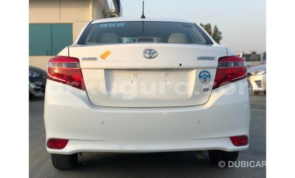 Acheter Import Voiture Toyota Yaris Blanc à Import - Dubai, Bujumbura Acheter Import Voiture Toyota Yaris Blanc à Import - Dubai, Bujumbura