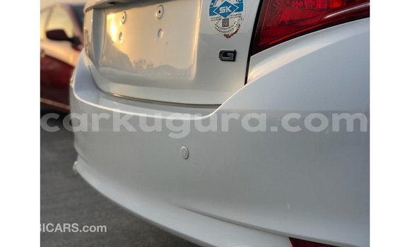 Acheter Import Voiture Toyota Yaris Blanc à Import - Dubai, Bujumbura Acheter Import Voiture Toyota Yaris Blanc à Import - Dubai, Bujumbura