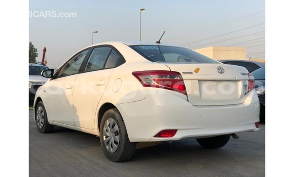 Acheter Import Voiture Toyota Yaris Blanc à Import - Dubai, Bujumbura Acheter Import Voiture Toyota Yaris Blanc à Import - Dubai, Bujumbura