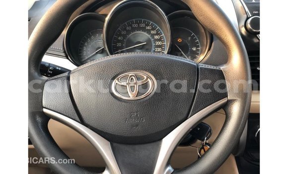 Acheter Import Voiture Toyota Yaris Blanc à Import - Dubai, Bujumbura Acheter Import Voiture Toyota Yaris Blanc à Import - Dubai, Bujumbura