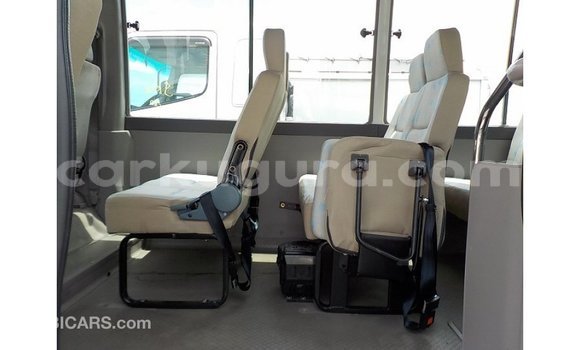 Acheter Import Voiture Toyota Coaster Blanc à Import - Dubai, Bujumbura Acheter Import Voiture Toyota Coaster Blanc à Import - Dubai, Bujumbura